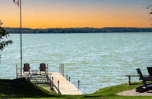 Valentia Cottage | Lake Scugog Waterfront Cottage | Hot Tub, Firepit & Pool Table