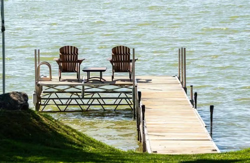 Valentia Cottage | Lake Scugog Waterfront Cottage | Hot Tub, Firepit & Pool Table