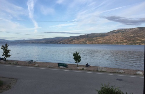 Central Okanagan House | Lake side accommodations on the beautiful Okanagan lake