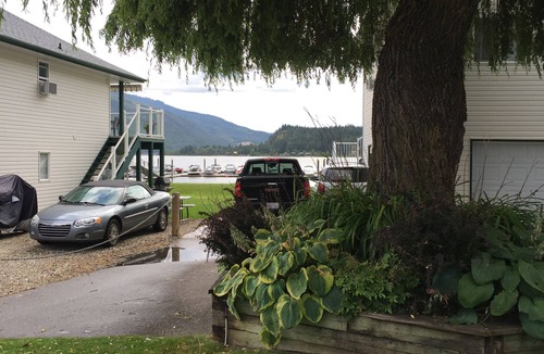 Sicamous House | Lake Side, Private Beach, boat slip, Gated Community in the town of Sicamous