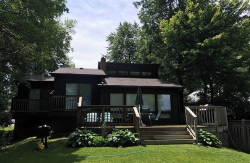 Virginia Cottage | Lake Simcoe Getaway — Just 1 Hour from Toronto! Family cottage rarely offered!
