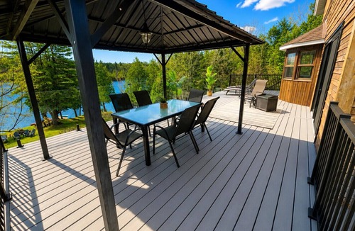 Wentworth-Nord Ski Chalet | Lake - Spa - large chalet - 1 hour from Montreal