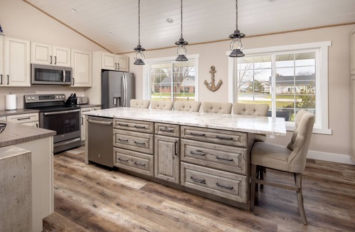 Lighthouse Cove Cottage | Lake St. Clair Cottage | Hot Tub | Games Room | Sleeps 12