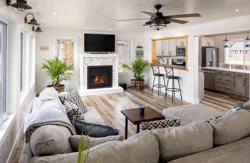 Lighthouse Cove Cottage | Lake St. Clair Cottage | Hot Tub | Games Room | Sleeps 12