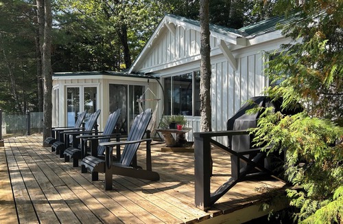 Bracebridge Cottage | Lake swims, sunrises and family fun just outside your door-relax, play, recharge