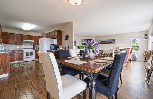 Vernon Apartment | Lake View Hideaway - 3 bed, 2 bath, sleeps 8