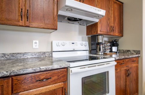 Vernon Apartment | Lake View Hideaway - 3 bed, 2 bath, sleeps 8