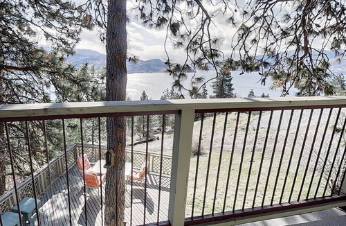 Central Okanagan House | Lake View private MAIN Suite - 2 mins drive to Beach Ave/Downtown