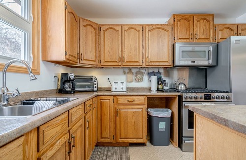 Ruthven Cottage | LakeErie Private Beach Cottage 8KM from Point Pelee