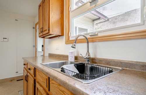 Ruthven Cottage | LakeErie Private Beach Cottage 8KM from Point Pelee