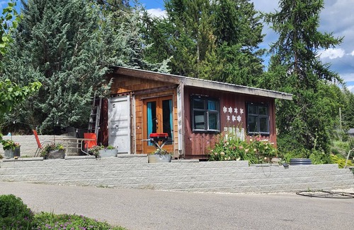 Blind Bay Cabin | Lakefront Art Studio. Pet Friendly!