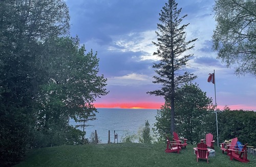 Dashwood Cottage | LAKEFRONT Beach House - Private Beach