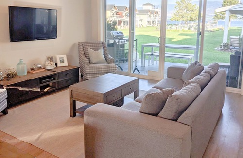 Central Okanagan Cottage | Lakefront Boucherie Beach Resort Cottage