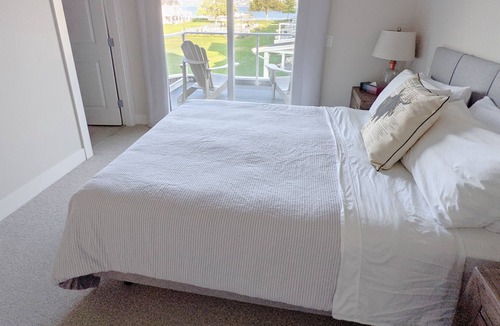 Central Okanagan Cottage | Lakefront Boucherie Beach Resort Cottage