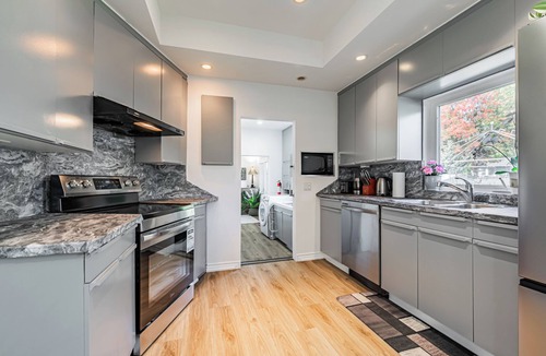 Port Credit House | Lakefront Bungalow in Port Credit, Mississauga South