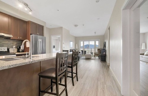Harrison Hot Springs Apartment | Lakefront Lux 2BR Symphony Of Comfort/Style For 12
