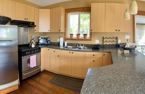 Youbou Cabin | Lakefront Cabin on Vancouver Island