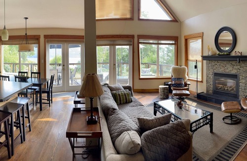 Youbou Cabin | Lakefront Cabin on Vancouver Island