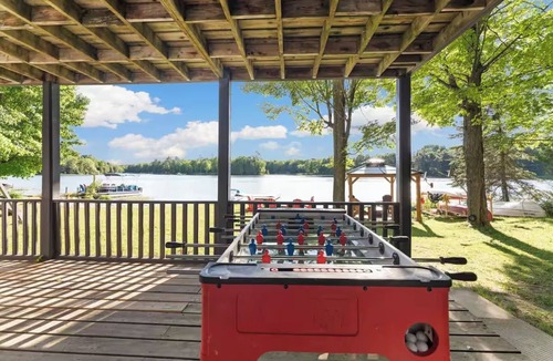 Trent Lakes House | Lakefront Cottage w/Hot Tub & Starlink Near Bobcaygeon | Good Luck Sunset