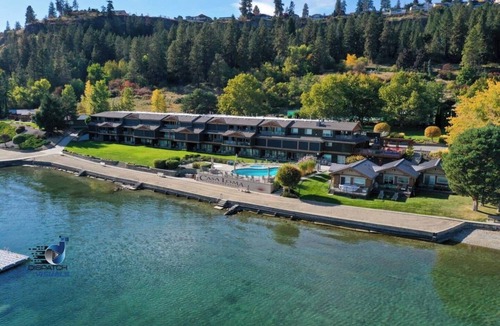 Central Okanagan Condo | Lakefront & Dining with Scenic Views - CasaLoma