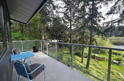 Victoria House | Lakefront Furnished Modern Cozy Full House