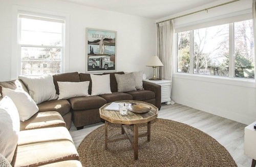 South Central House | LAKEFRONT HOME! 4 Bedrooms - A Short Walk to Downtown Kelowna