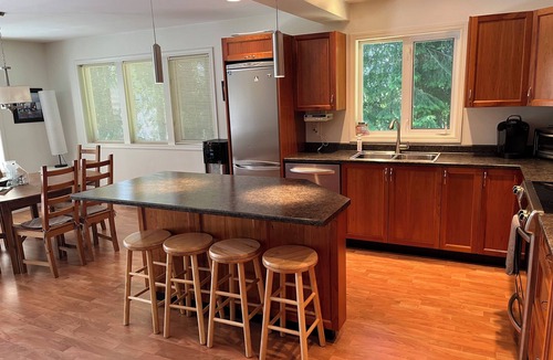 Youbou House | Lakefront house with private dock