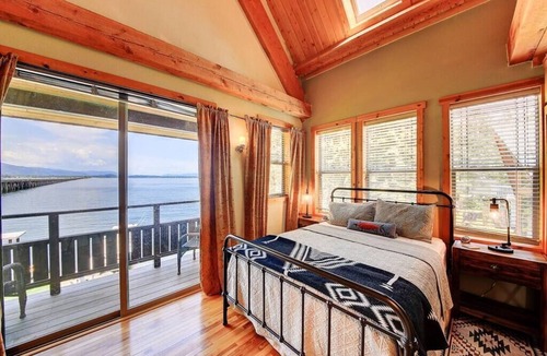 Sandpoint House | Lakefront property w/boat lift, hot tub & steam room