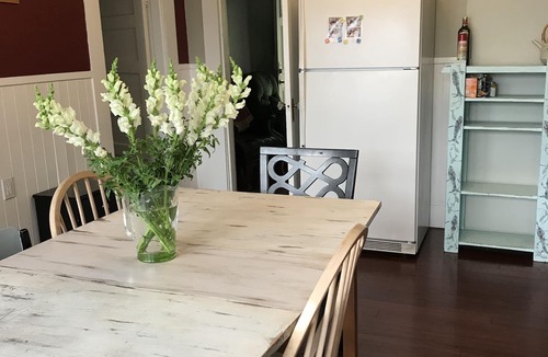 Youbou Cottage | Lakefront retreat in sunny Youbou BC