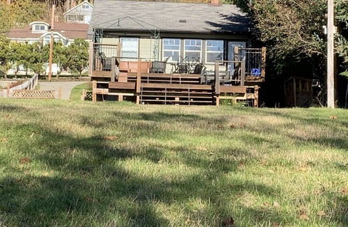 Youbou Cottage | Lakefront retreat in sunny Youbou BC