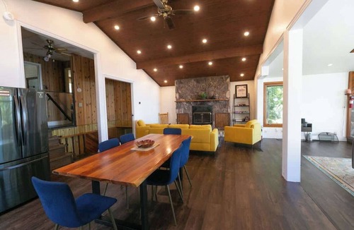 Carden Cottage | Lakefront Retreat with Gazebo, Fire Table & Fishing