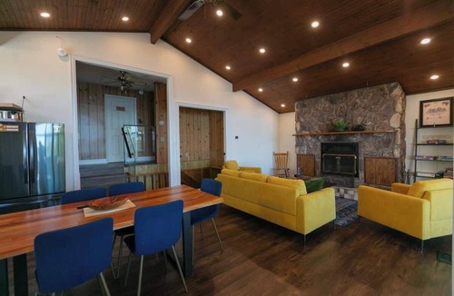 Carden Cottage | Lakefront Retreat with Gazebo, Fire Table & Fishing