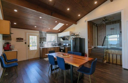 Carden Cottage | Lakefront Retreat with Gazebo, Fire Table & Fishing
