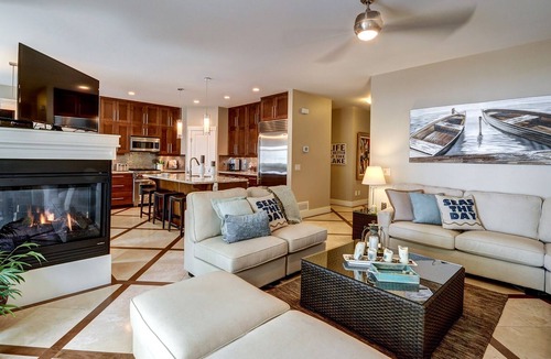 Central Okanagan House | Lakefront Townhouse on beautiful Wood Lake