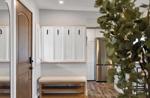 Kingsville House | Lakefront Wellness Retreat - Sauna + Cold Plunge