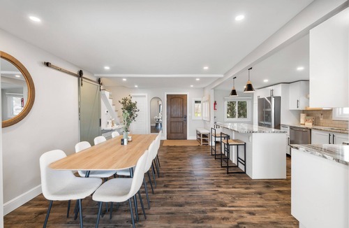 Kingsville House | Lakefront Wellness Retreat - Sauna + Cold Plunge
