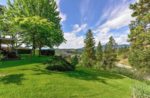 Central Okanagan House | Lakes View Getaway