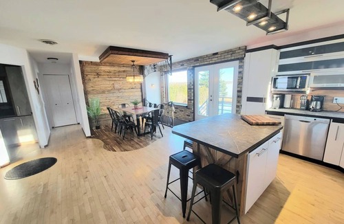 Hebertville Ski Chalet | *Lakeside* 3BR - Kayak, Spa, FP, Billiards, AC