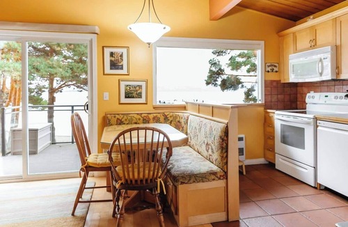 Central Okanagan Condo | Lakeside Cabin w/Balcony & Serene View - CasaLoma