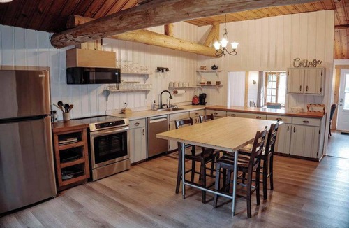 Blue Sea Ski Chalet | Lakeside Cozy Retreat : Morissette Base Camp