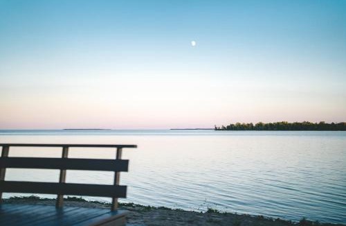 Waupoos House | Lakeside Home with Guest Cottages at Waupoos