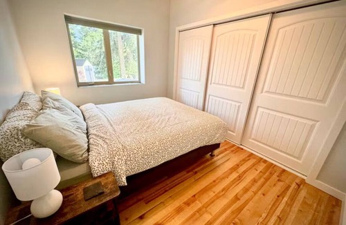 Blind Bay Cabin | Lakeside Hot Tub Family-Friendly Cozy Retreat - Shuswap, BC | Bossa Nova Lodge