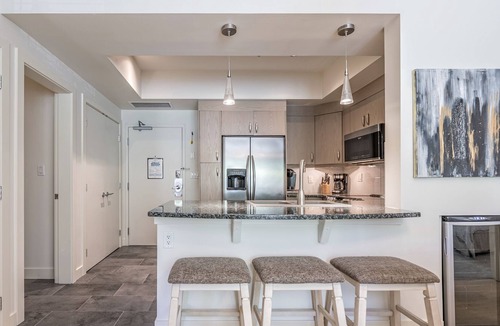 Vernon Condo | Lakeside Location - 2 Bedroom/2 Bathroom Condo with Shared Hot Tub