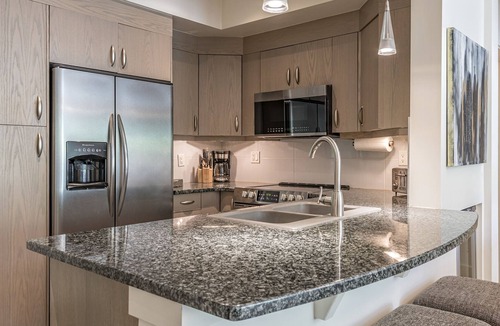 Vernon Condo | Lakeside Location - 2 Bedroom/2 Bathroom Condo with Shared Hot Tub