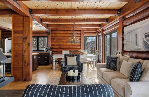 Lac Superieur Village House | Lakeside log haven 4BDR SPA