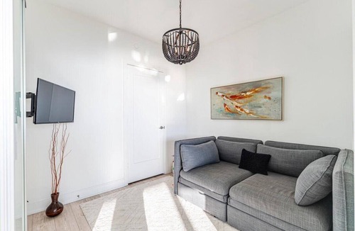 Humber Bay Shores Condo | Lakeside Oasis Just Minutes from downtown