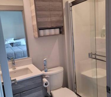 Vernon Apartment | Lakeside studio with pool