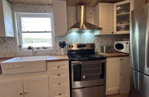 Cayamant House | Lakeside Therapy Blue Cottage on Lake Patterson