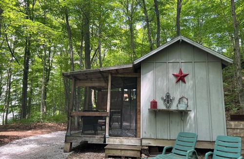 Frontenac Cottage | Lakeside Tiny Cottage in the woods