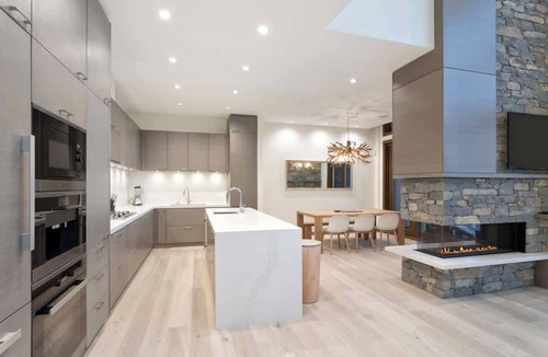 Alta Vista Condo | Lakeside townhouse w/private garage